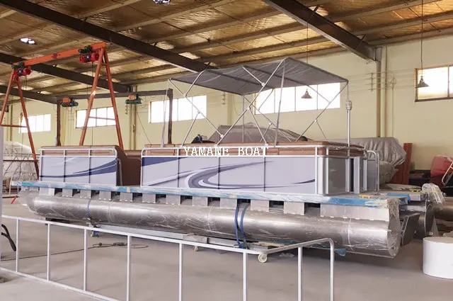 ポンツーンボート