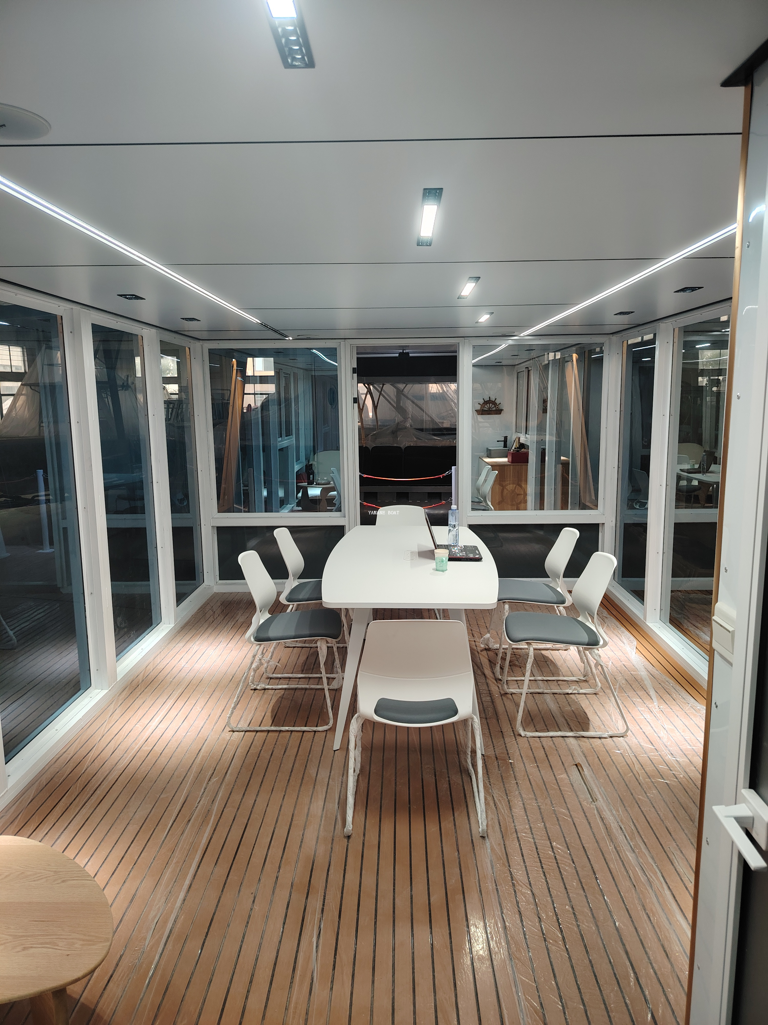 アルミポンツーンハウスボート