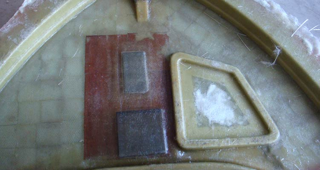 材料の一種であるハニカムを使用し、飛行機を生産するために使用します。