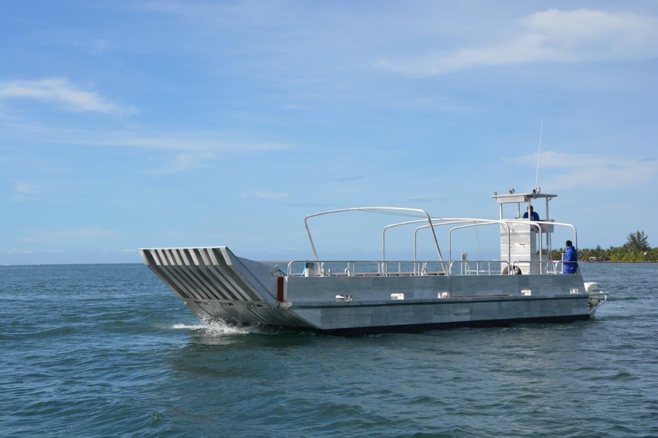 海上機械船型上陸用舟艇