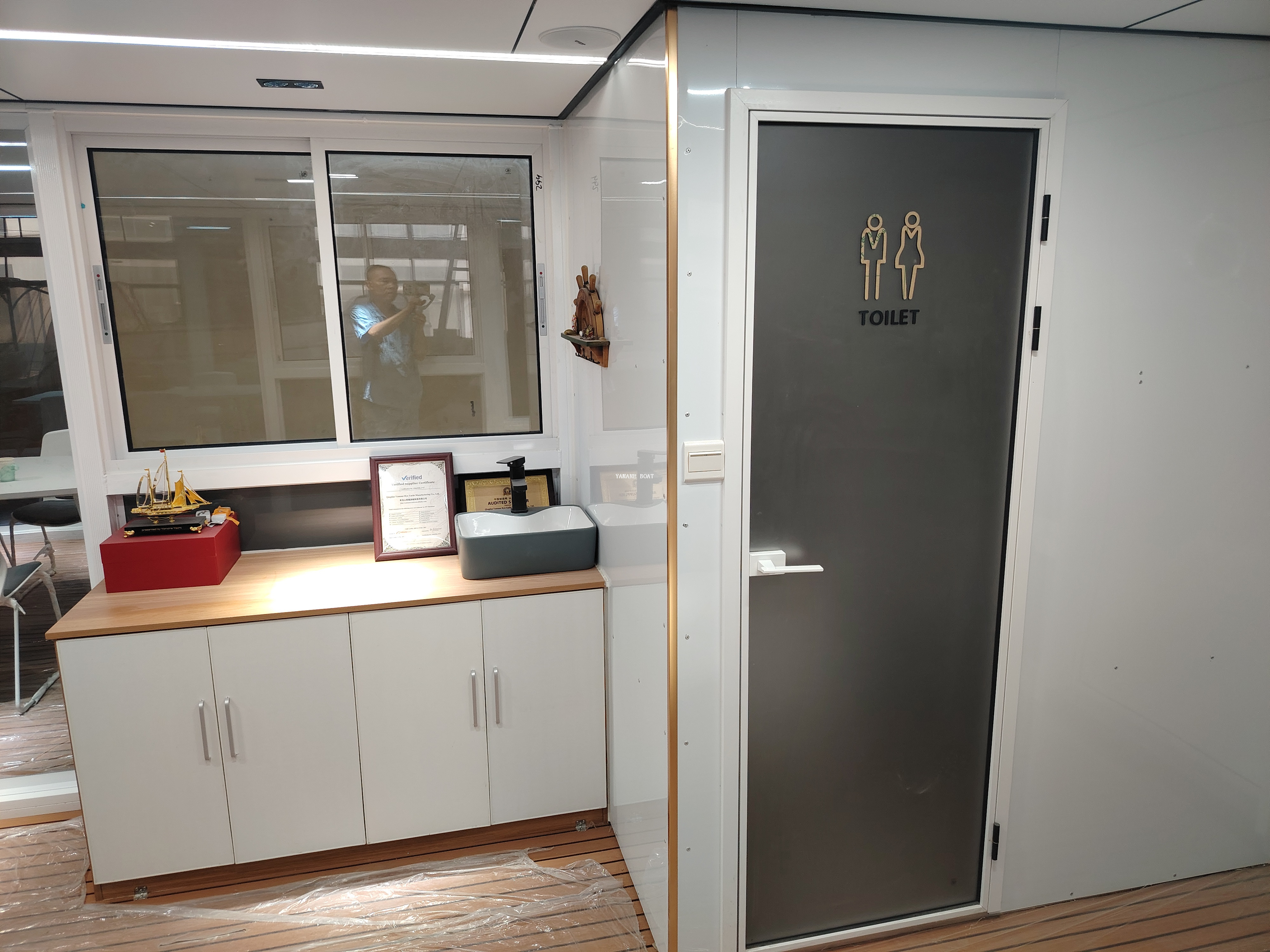 アルミポンツーンハウスボート