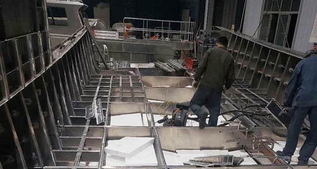 3-アンダーデッキ-with-foam-flotation-safe-enough