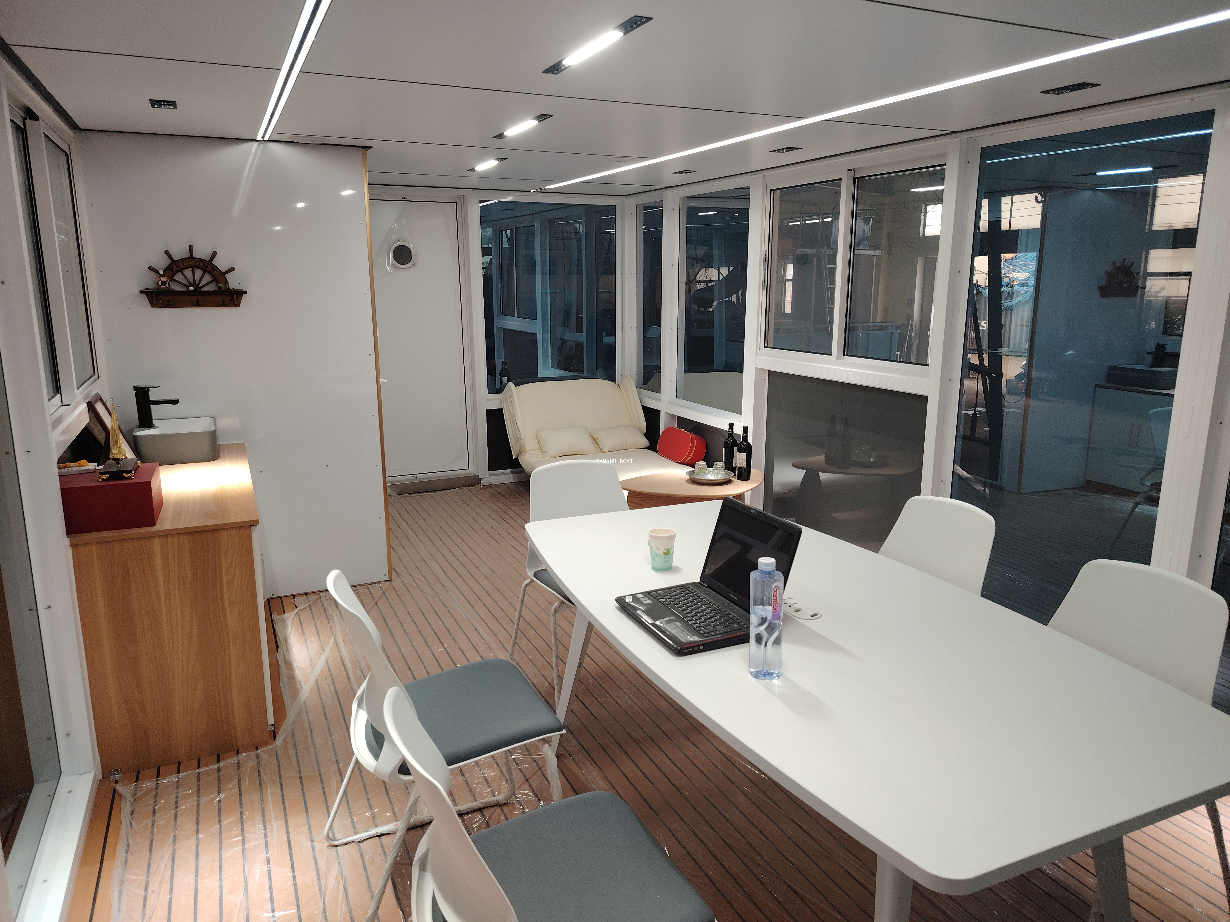 アルミポンツーンハウスボート